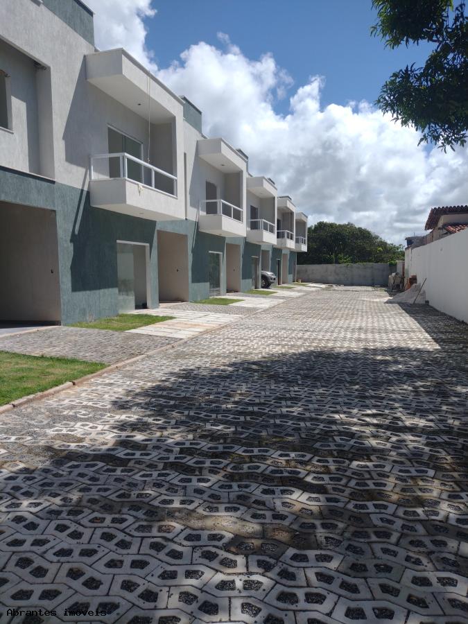 Casa de Condomínio à venda com 3 quartos, 200m² - Foto 2