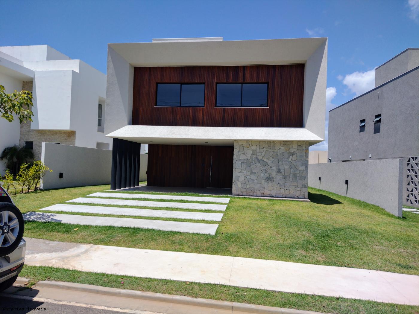 Casa de Condomínio à venda com 4 quartos, 378m² - Foto 1